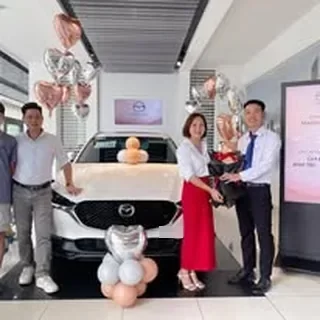 Hoạt động tư vấn và giao xe Mazda tại Hòa Bình 1